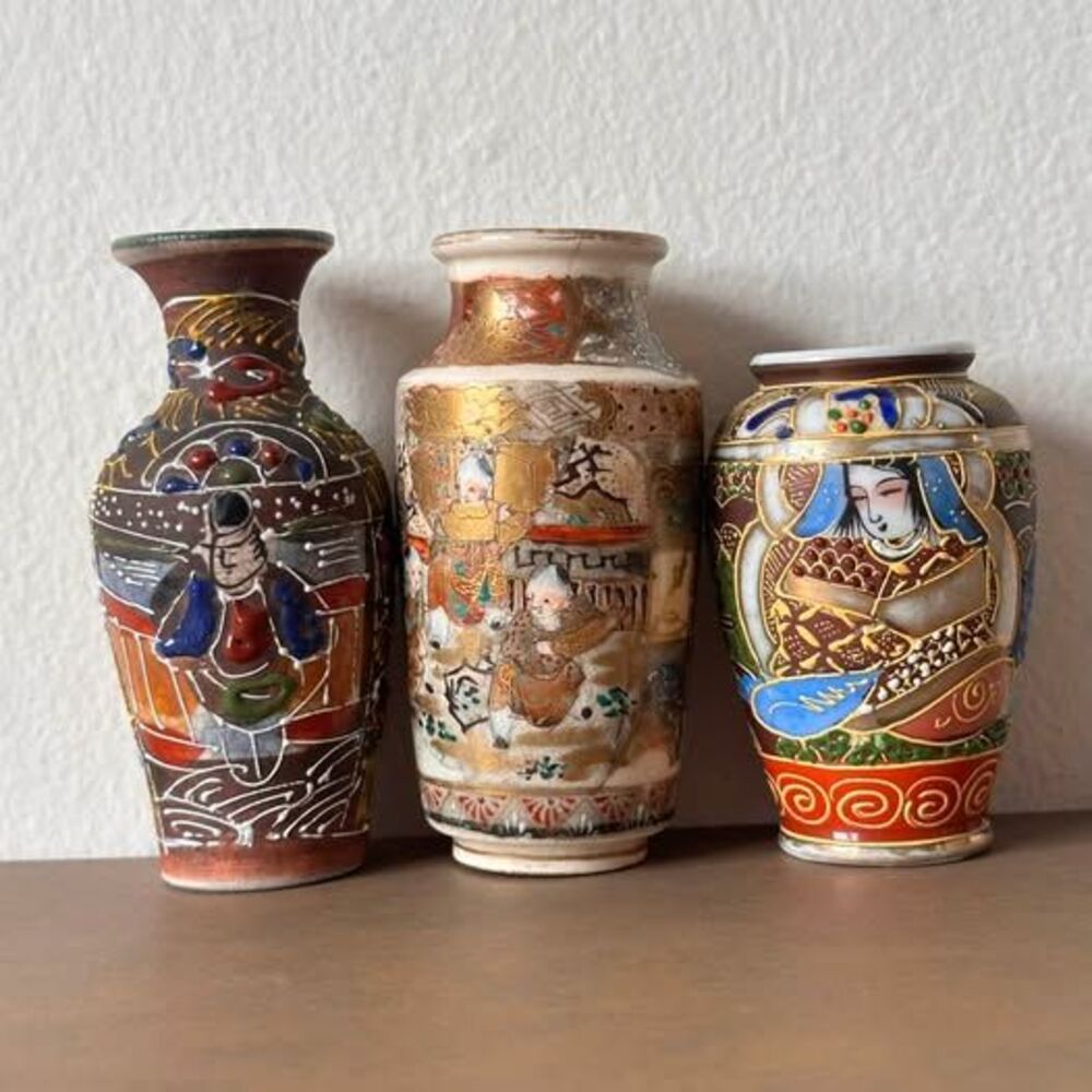 Set of 3 Vintage Japanese Miniature Vases – Signed Satsuma & MoriageDescription